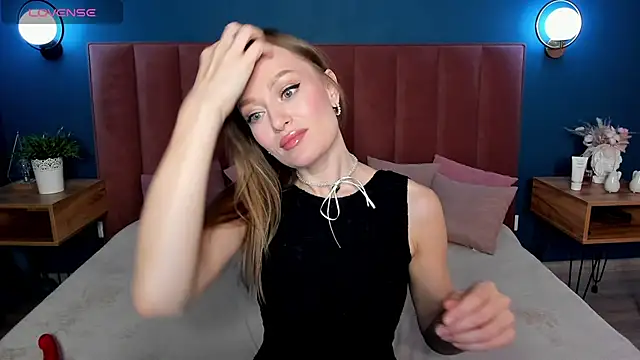 EvelynPoole online show from November 30, 2025, 1:31 am