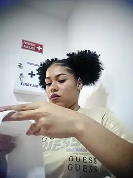 delaylacruz online show from November 12, 2025, 12:55 am