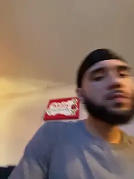 Snapshot of ytsentt chatting on February 9, 2026, 3:49 pm ytsentt online show from February 9, 2026, 3:49 pm