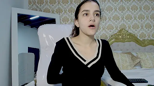 JessB  online show from October 4, 2025, 7:34 pm