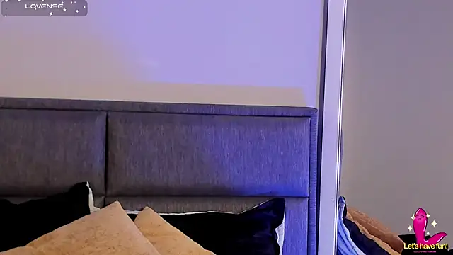 Emma  clark  online show from October 9, 2025, 12:36 pm