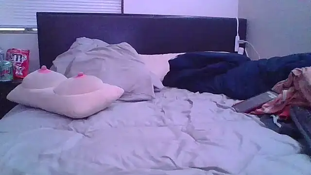 Snapshot of Eclipticice94 chatting on October 28, 2025, 12:36 am Eclipticice94 online show from October 28, 2025, 12:36 am