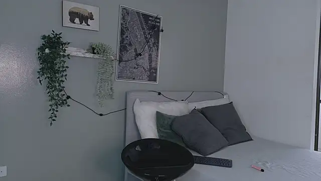 Nickifox   online show from November 24, 2025, 7:35 pm