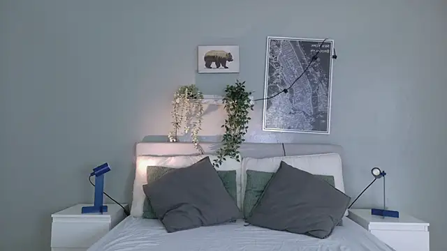 Nickifox   online show from December 16, 2025, 7:30 pm