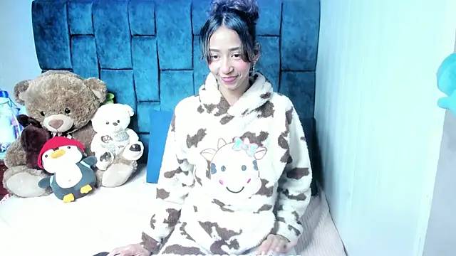 ValentinaKlean online show from April 6, 2026, 3:48 am