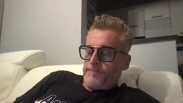 Axl hot online show from May 20, 2026, 7:53 pm