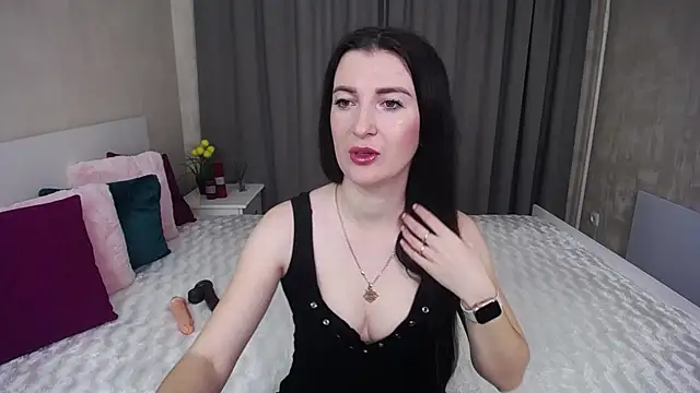 EvelinCuper online show from November 18, 2025, 6:18 am