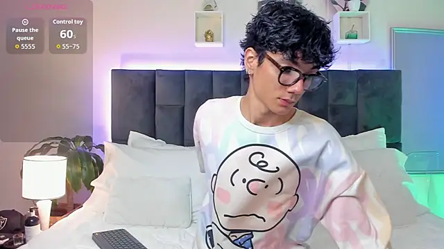 Phillicious   online show from October 4, 2025, 9:35 pm