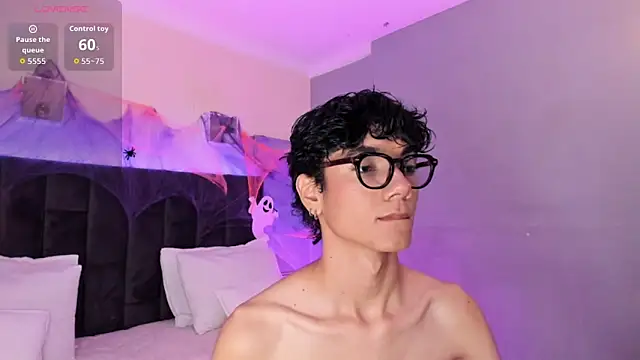 Phillicious   online show from October 17, 2025, 8:33 pm