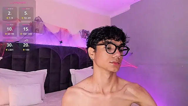 Phillicious   online show from October 20, 2025, 9:04 pm