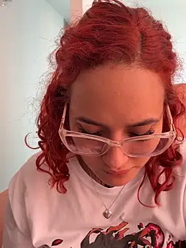 MargothWolfe online show from October 11, 2025, 8:40 pm