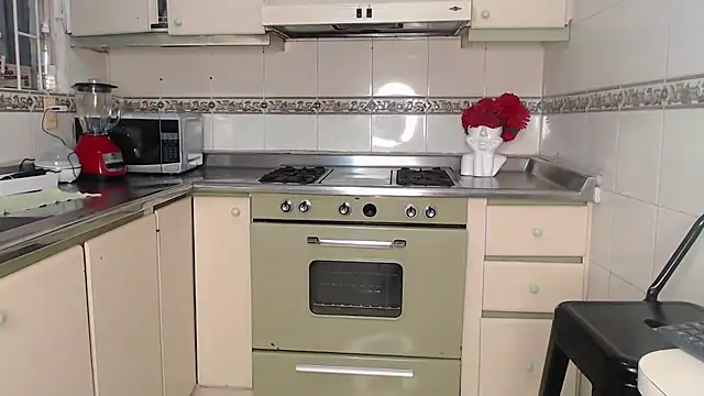 salma falcon online show from October 11, 2025, 7:34 pm