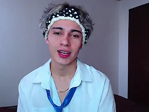 john vichenso online show from October 31, 2025, 9:38 pm