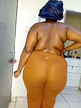 QUEEN DIVAXX online show from October 13, 2025, 4:40 pm