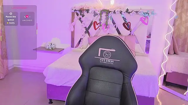 ZURY TAY online show from October 10, 2025, 11:42 am