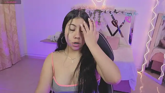 ZURY TAY online show from October 13, 2025, 11:54 am