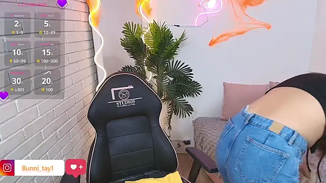 Bunni tay online show from October 14, 2025, 11:33 am