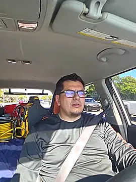 lucho8690 online show from April 28, 2026, 9:20 pm