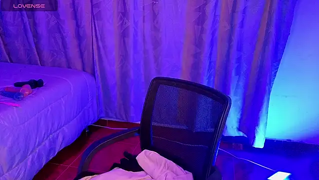 Eymmy 24 online show from December 16, 2025, 1:43 am