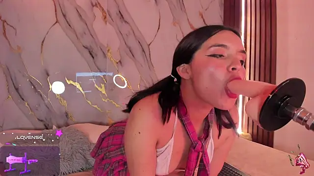 alicecute77 online show from October 12, 2025, 2:32 am