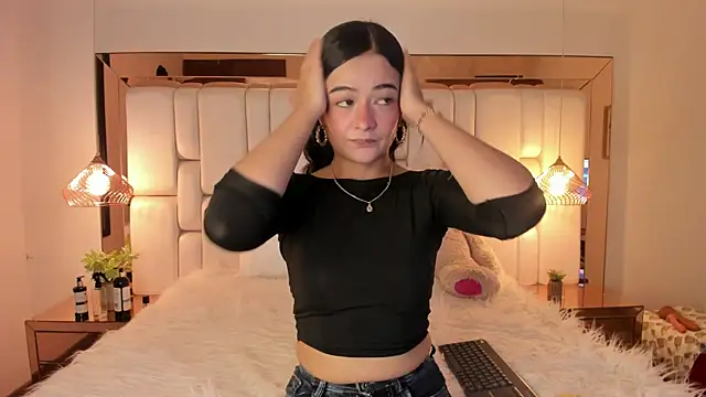 ValeriaPrado online show from October 3, 2025, 7:44 pm