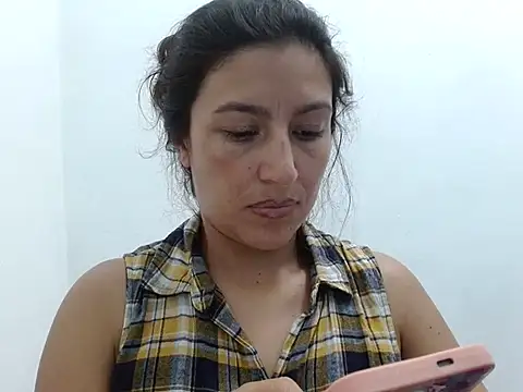 SarahFriendly online show from May 3, 2026, 10:05 pm