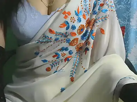 sheetal-sheetal95 online show from April 21, 2026, 6:01 pm