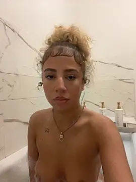 Snapshot of Aurorajadex chatting on October 10, 2025, 11:04 pm Aurorajadex online show from October 10, 2025, 11:04 pm