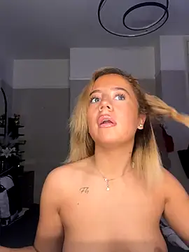 Snapshot of Aurorajadex chatting on October 18, 2025, 9:43 am Aurorajadex online show from October 18, 2025, 9:43 am