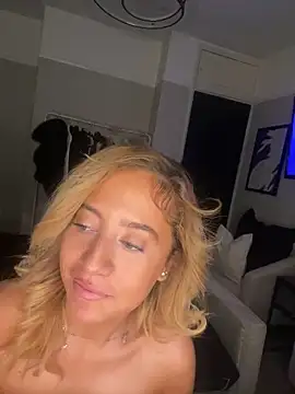 Snapshot of Aurorajadex chatting on October 18, 2025, 9:48 pm Aurorajadex online show from October 18, 2025, 9:48 pm