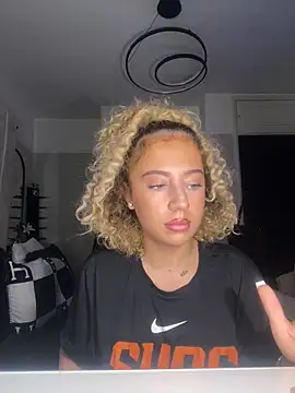 Snapshot of Aurorajadex chatting on October 29, 2025, 8:10 pm Aurorajadex online show from October 29, 2025, 8:10 pm