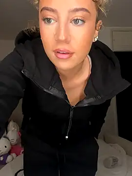 Snapshot of Aurorajadex chatting on November 7, 2025, 2:17 pm Aurorajadex online show from November 7, 2025, 2:17 pm