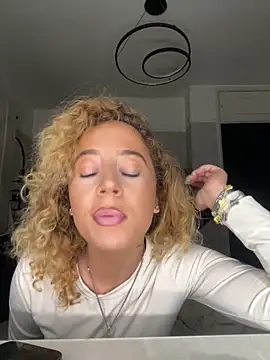 Snapshot of Aurorajadex chatting on November 16, 2025, 1:39 pm Aurorajadex online show from November 16, 2025, 1:39 pm