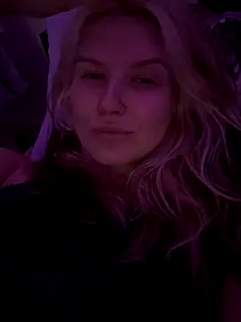 EileenKenner online show from October 16, 2025, 8:54 pm