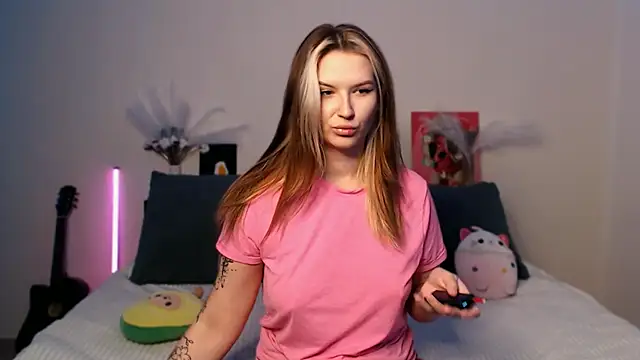 EileenKenner online show from December 5, 2025, 5:31 pm