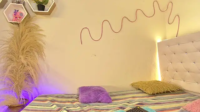 tatixxxvega online show from October 29, 2025, 1:24 pm