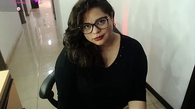 merly chica online show from October 8, 2025, 12:58 pm