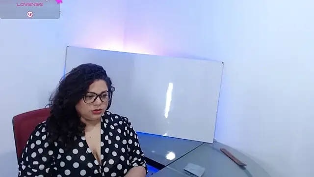 merly chica online show from October 13, 2025, 1:22 pm