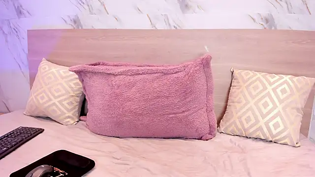 sofiagomez   online show from December 13, 2025, 7:53 pm