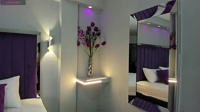 ElaraDusk online show from September 9, 2025, 4:34 am