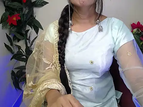 Little queenn online show from September 11, 2025, 1:11 pm