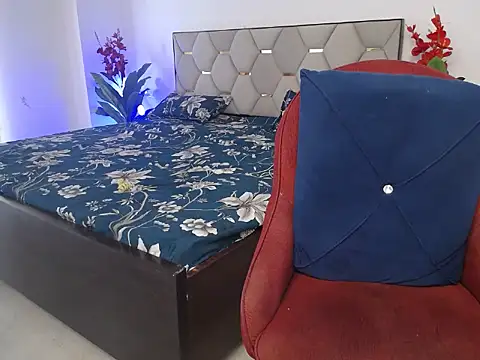 Little queenn online show from September 29, 2025, 9:36 am