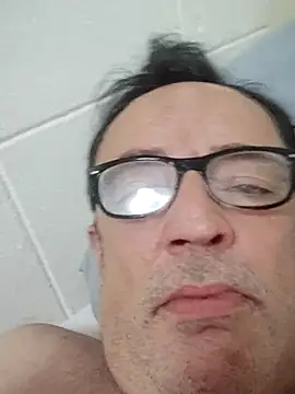 Snapshot of Txacas chatting on October 2, 2025, 2:51 am Txacas online show from October 2, 2025, 2:51 am