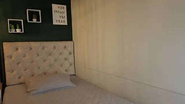 sky collinss online show from October 2, 2025, 7:32 pm