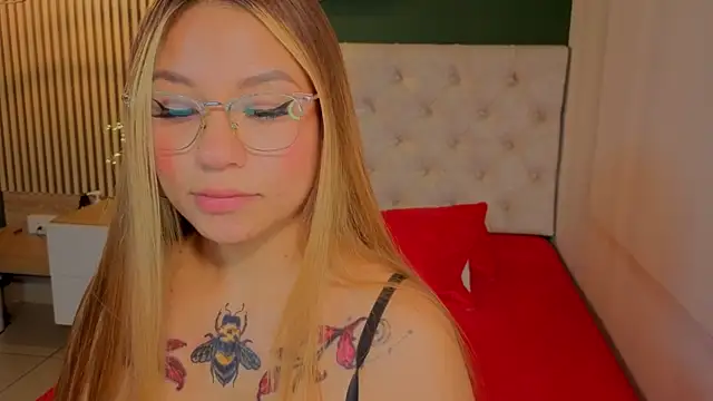 sky collinss online show from October 23, 2025, 8:07 pm