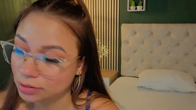 sky collinss online show from November 7, 2025, 7:36 pm