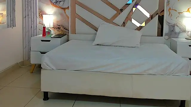 VanessaHard as online show from October 11, 2025, 9:02 pm