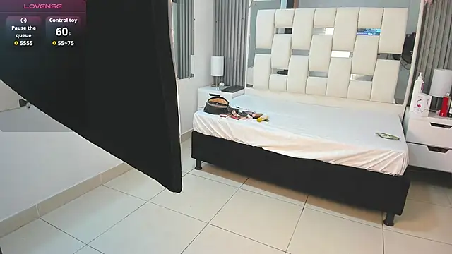 VanessaHard as online show from November 18, 2025, 7:29 pm