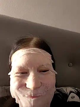 Snapshot of DragonFoxie chatting on October 11, 2025, 2:37 pm DragonFoxie online show from October 11, 2025, 2:37 pm