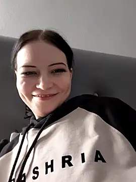 Snapshot of DragonFoxie chatting on October 15, 2025, 10:10 pm DragonFoxie online show from October 15, 2025, 10:10 pm